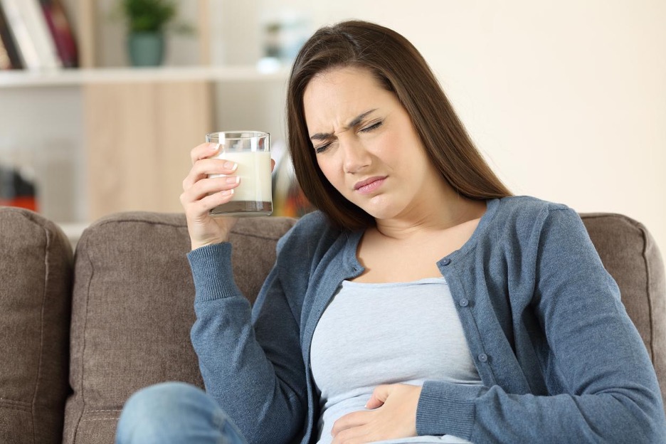 woman-suffering-lactose-intolerance